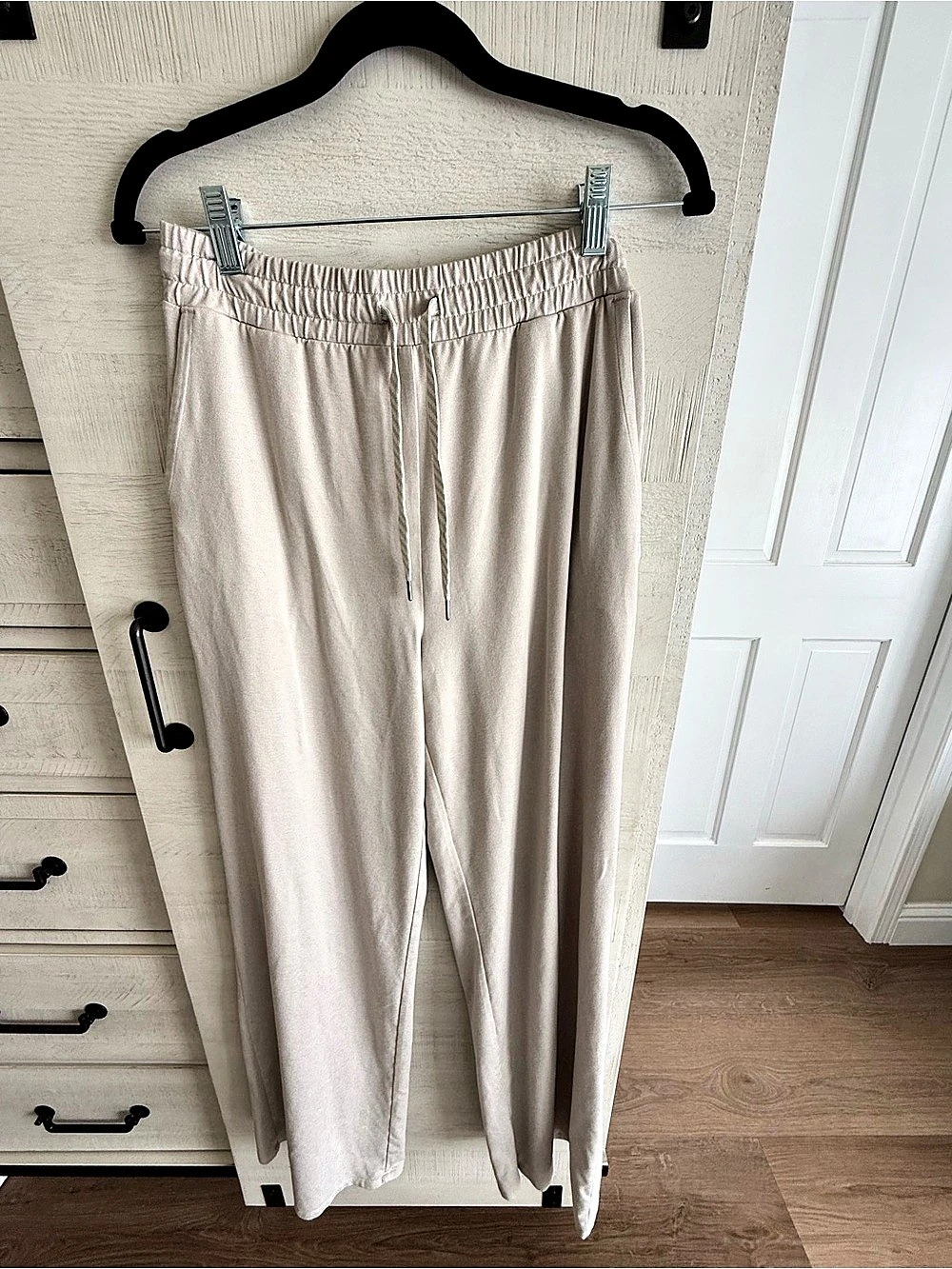 Vuori Halo WideLeg Essential Pants in Ecru Heather